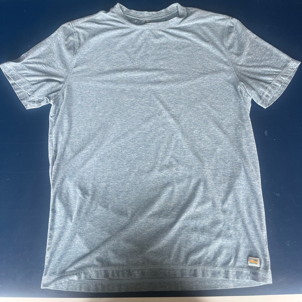 Men’s Vuori Short Sleeved Tee sz M Light blue